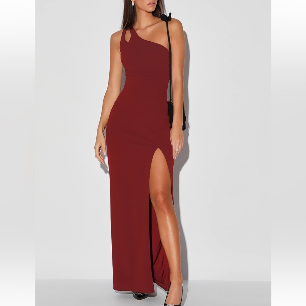 Elegant Burgundy One-Shoulder Dress